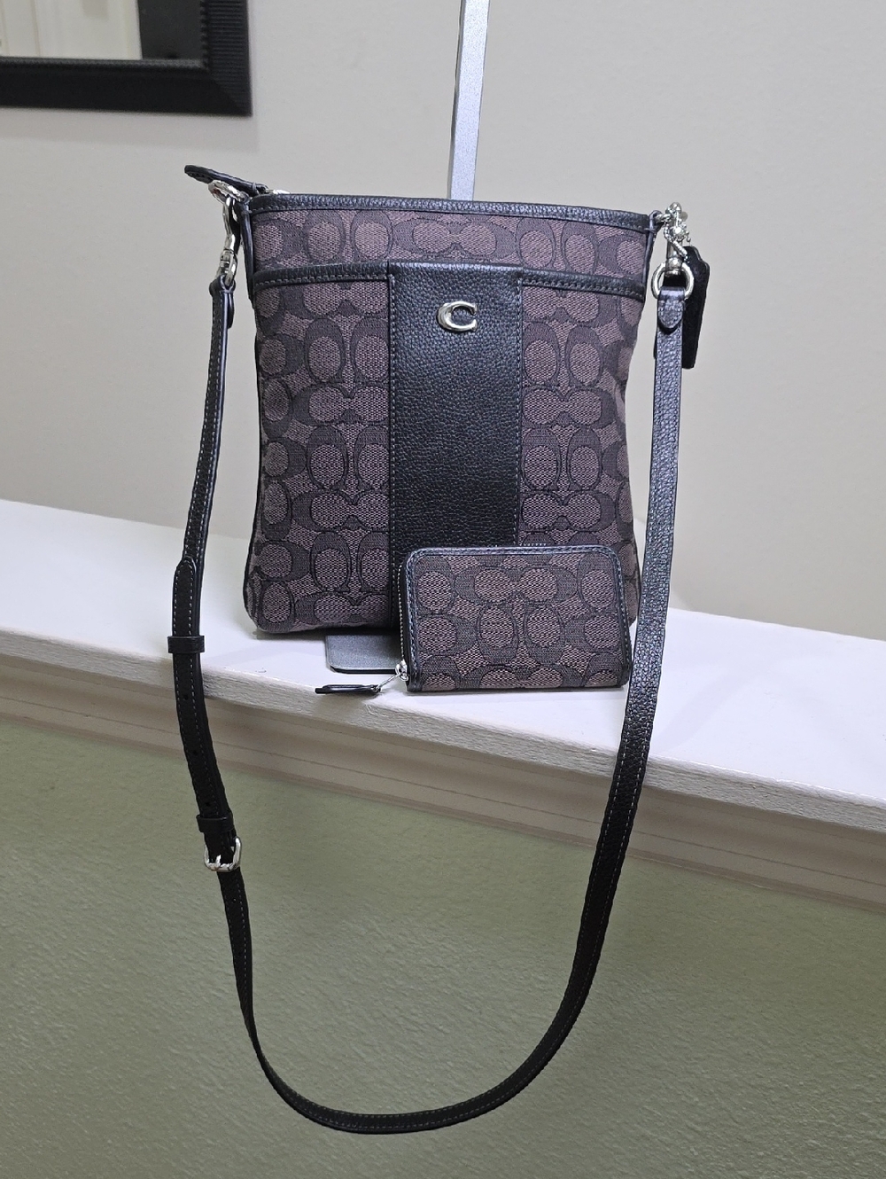 COACH CF242 Signature Kit Smoke Black Messenger w/ Matching Card Case O098B EUC